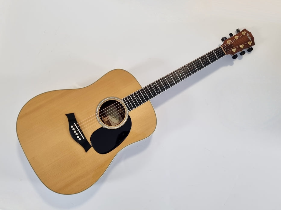 Taylor DN7 Natural 2012 Dreadnought